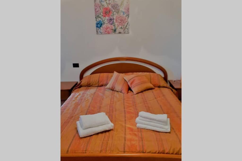 Feel At Home - Casa Loredana Lovere Bagian luar foto