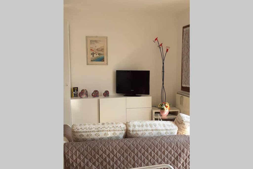 Feel At Home - Casa Loredana Lovere Bagian luar foto
