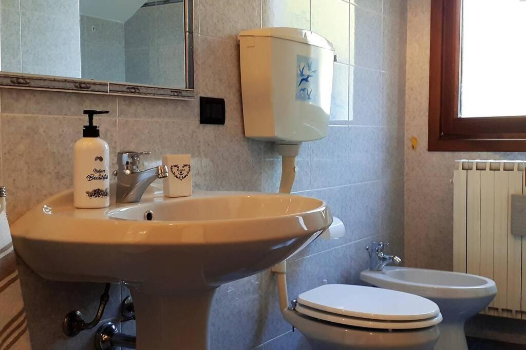 Feel At Home - Casa Loredana Lovere Bagian luar foto