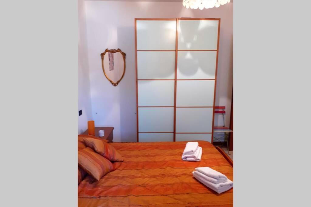 Feel At Home - Casa Loredana Lovere Bagian luar foto